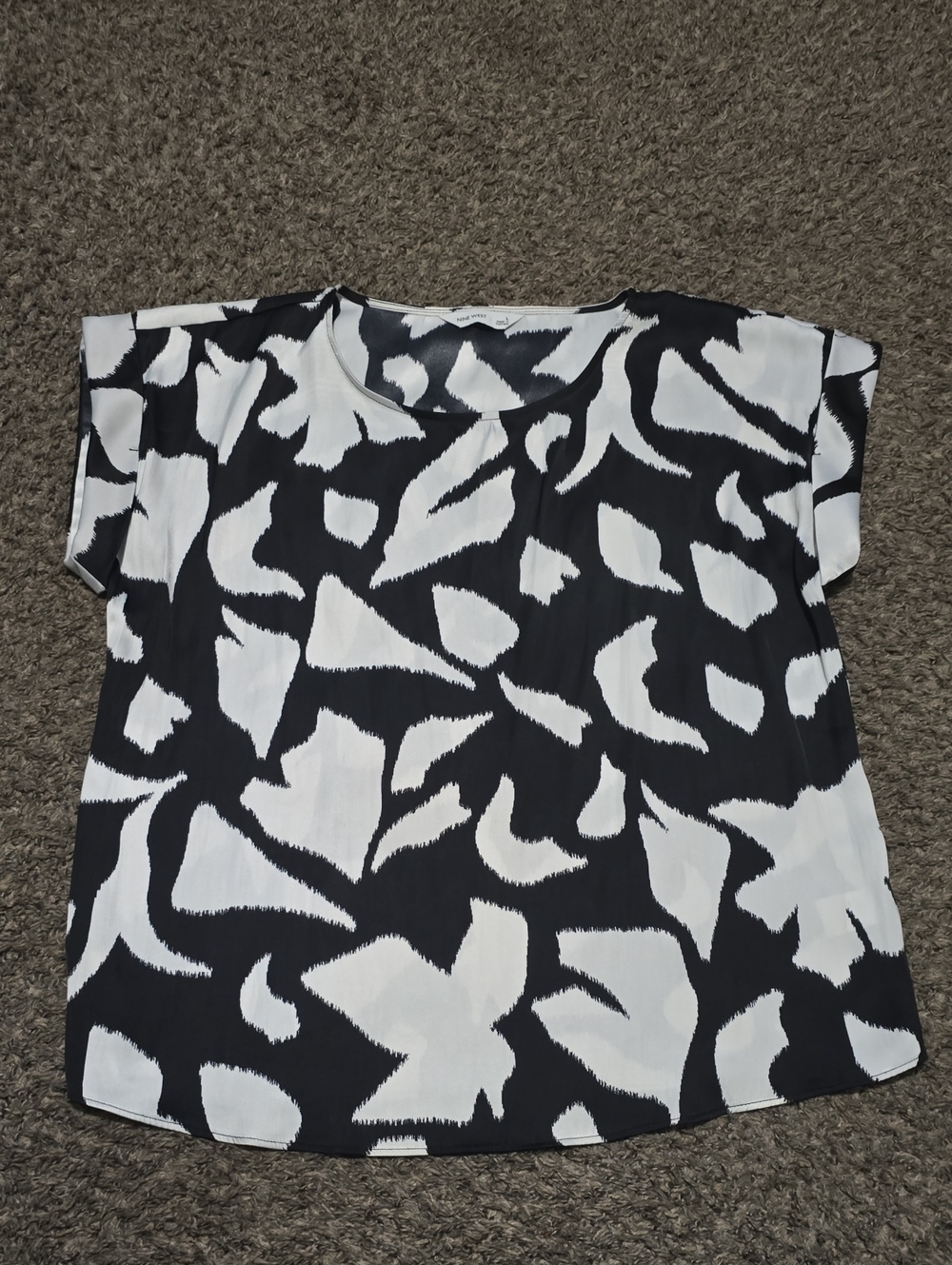 Nine West Black and White Abstract Short-Sleeve Blouse